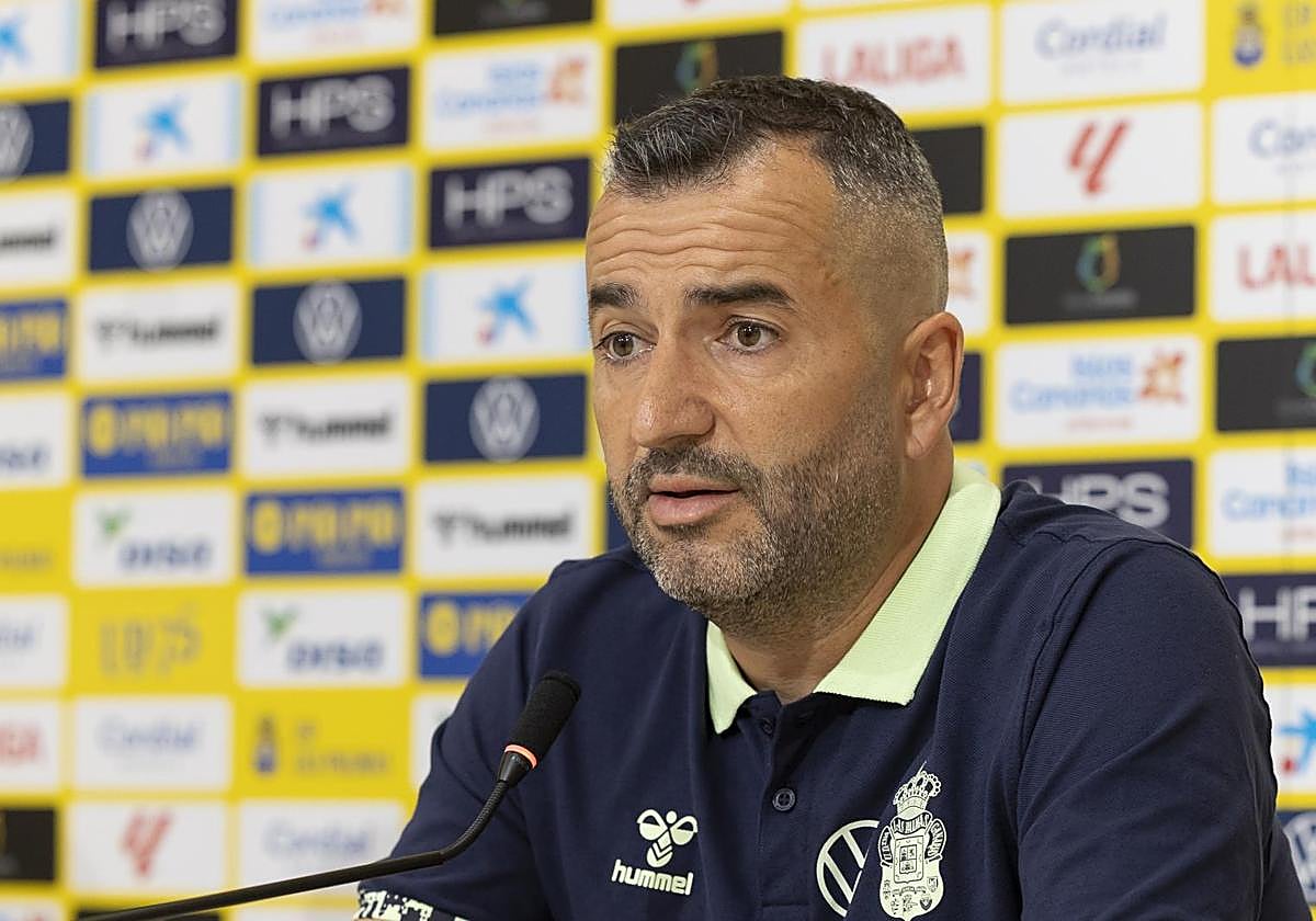 Diego Martínez, durante una rueda de prensa en Barranco Seco.