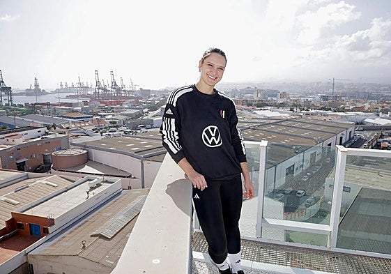 Adriani Vilvert ejemplifica el estado de felicidad que ahora vive su equipo.