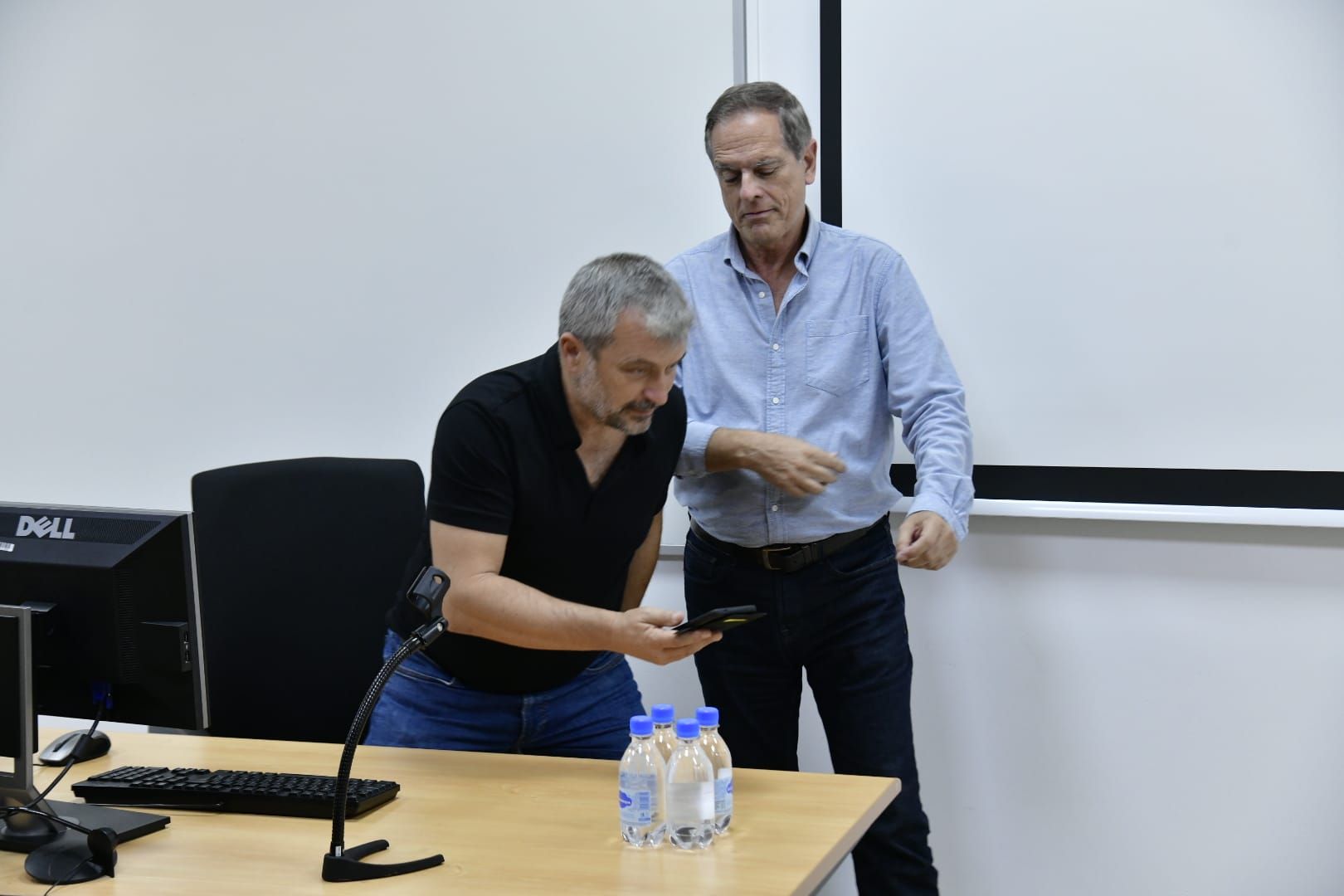 Los equipos técnicos esperan el recuento de votos