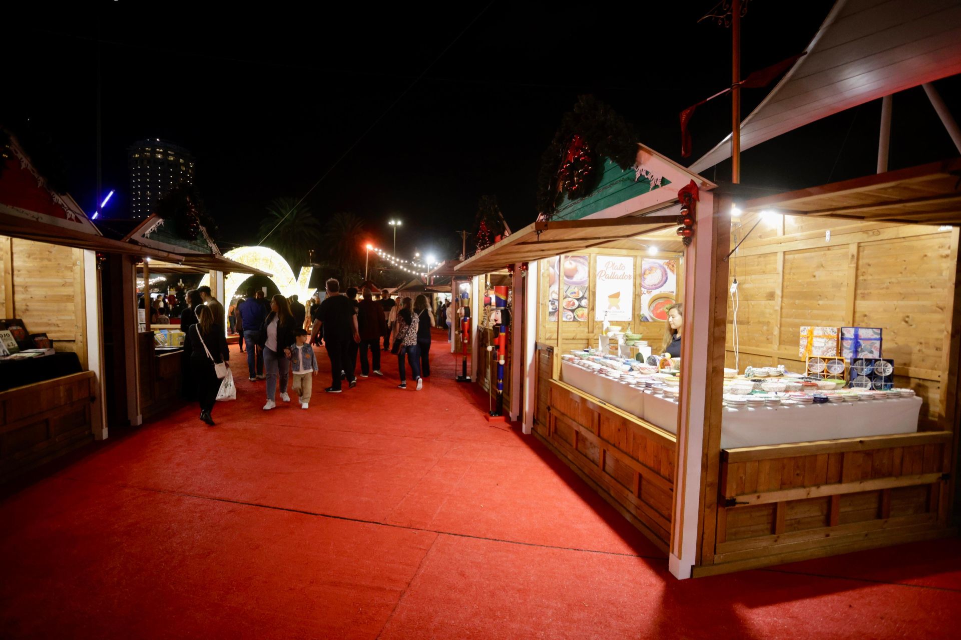 El primer día de la feria de Navidad en la capital grancanaria, en imágenes