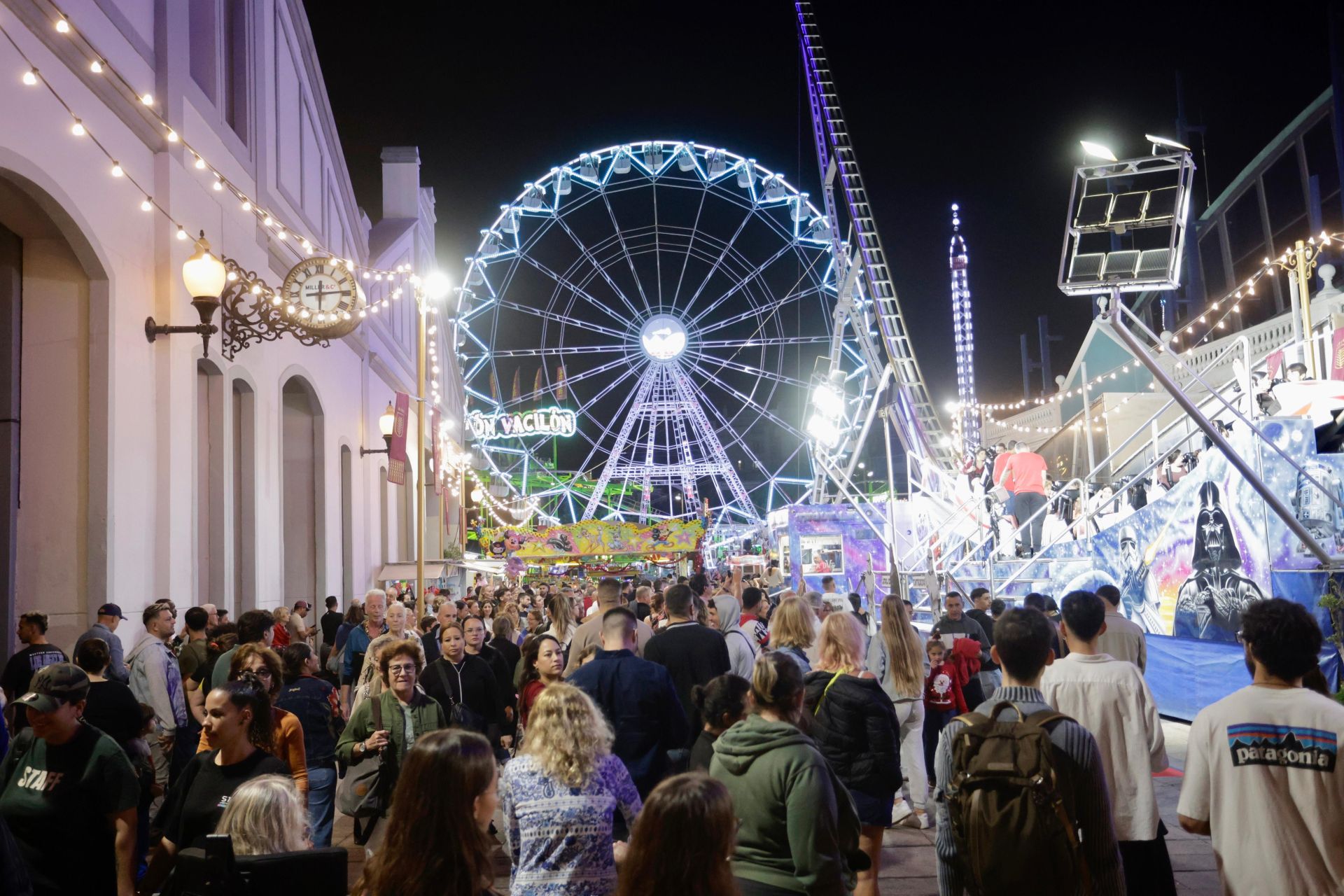 El primer día de la feria de Navidad en la capital grancanaria, en imágenes