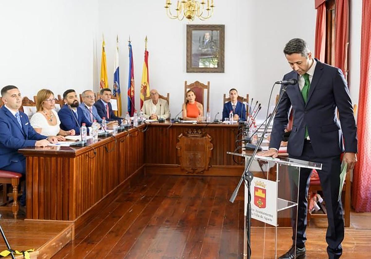 Jesús González, alcalde de Agaete, al tomar posesión como concejal del Ayuntamiento.