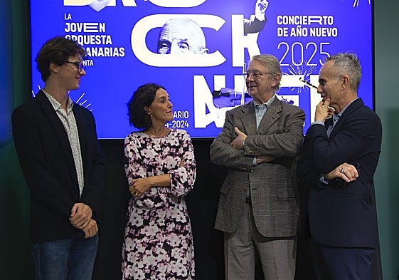 De izquierda a derecha, Javier Lozano, Amayra Peñate, Víctor Pablo Pérez y Horacio Umpiérrez.