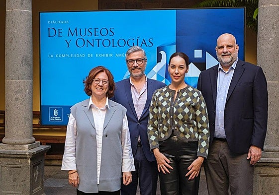 De izquierda a derecha, Carmen Gloria Rodríguez, Andrés Gutiérrez, Guacimara Medina y Jorge Rivas, este viernes en la Casa de Colón.