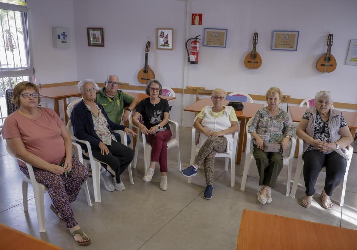 Parte de las personas que forman parte del club de mayores La Ilusión del Guiniguada.