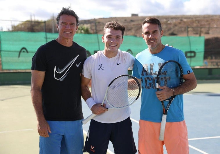 El preparador físico Joaquín Sanchís, Iñaki Montes y David Marrero, este viernes en El Cortijo.