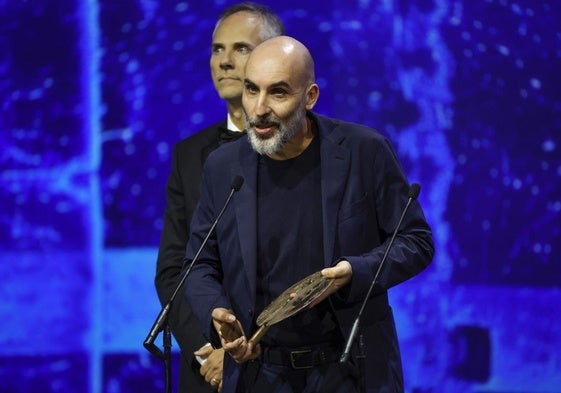 David Baute, con el premio Forqué al Mejor Largometraje de Animación.