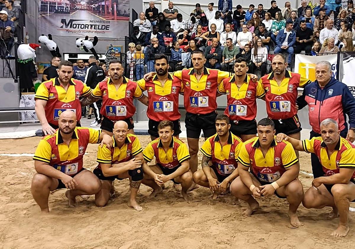 Formación del San Bartolomé antes de su última luchada.