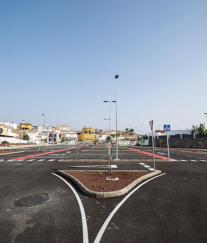 Imagen secundaria 2 - Una inversión de 869.000 euros habilita 85 plazas para aparcar en Maspalomas