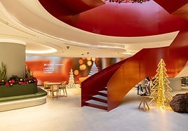 Decoración navideña en el centro 'all in one' Gran Canaria de CaixaBank.