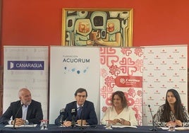 Rafael Herrera(i), de Canaragua; José Sintes, de Acorum; Caya Suárez, de Cáritas y Carmen Montesdeoca, de Cruz Roja.