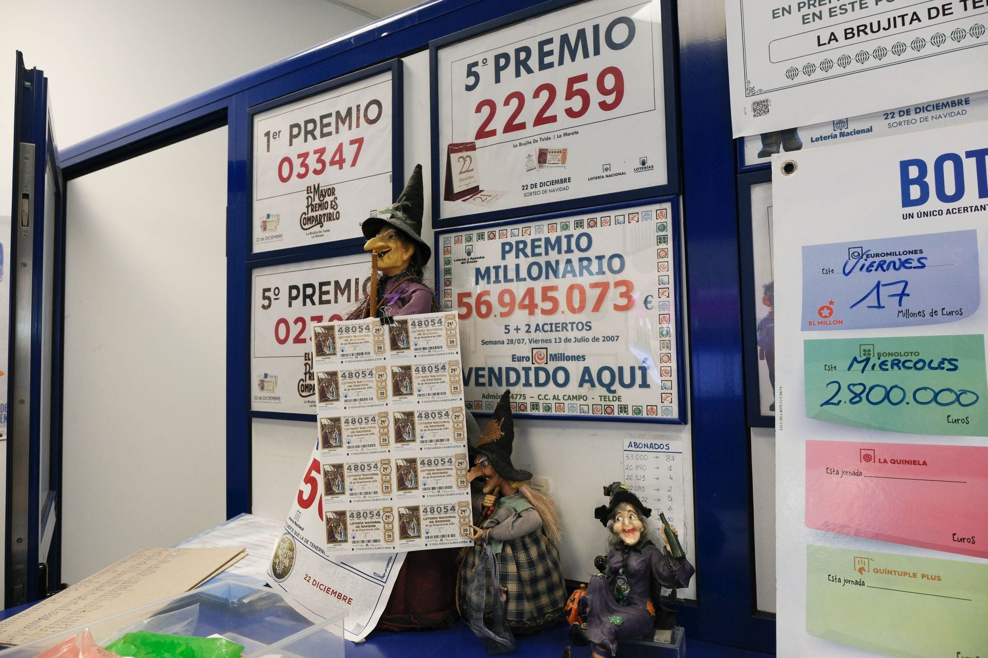 Las imágenes del ambiente en diferentes administraciones de lotería de Gran Canaria