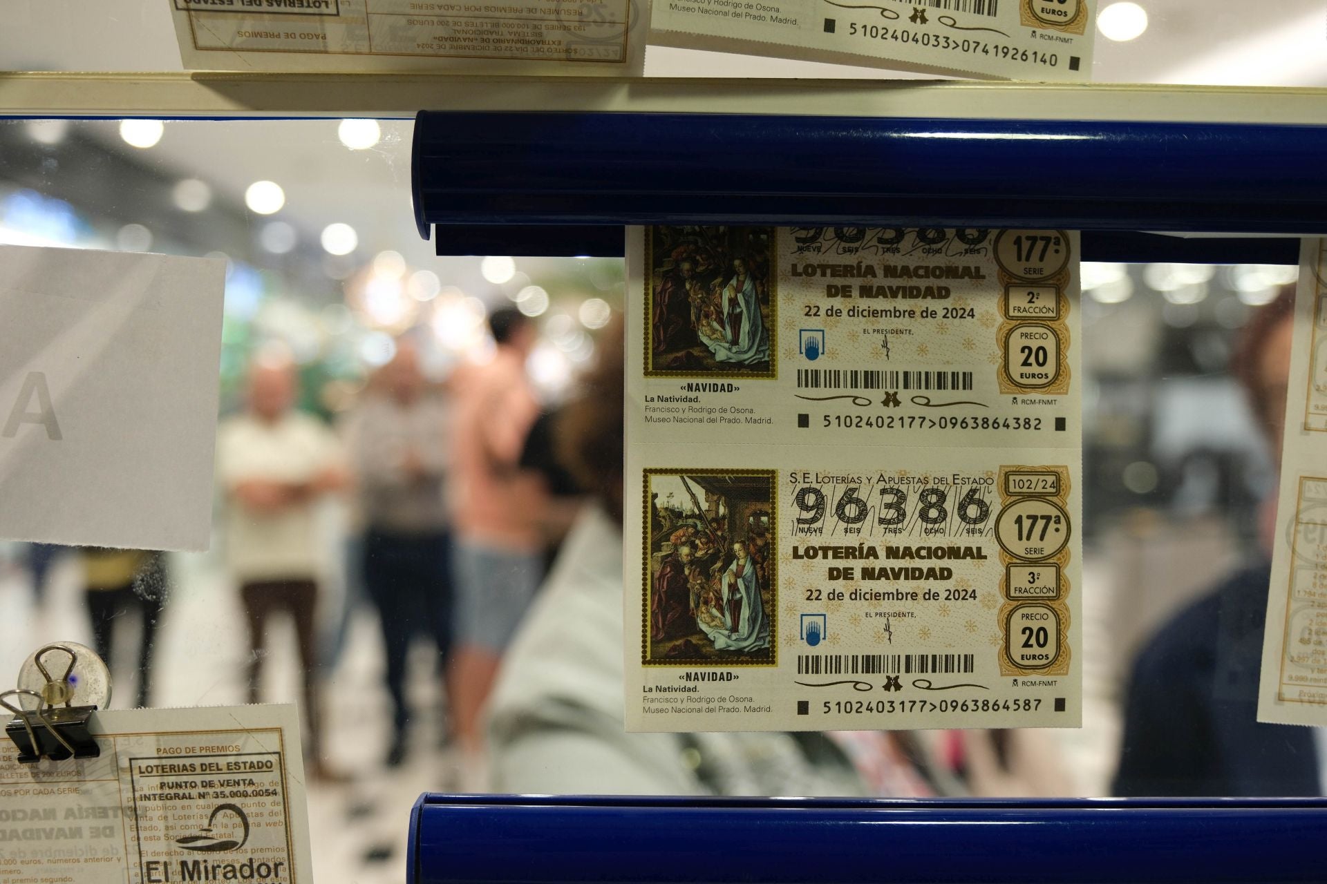 Las imágenes del ambiente en diferentes administraciones de lotería de Gran Canaria