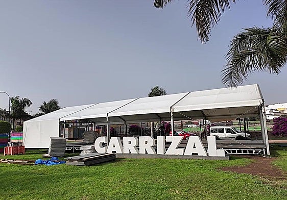 Montaje de la pista de patinaje en Carrizal.