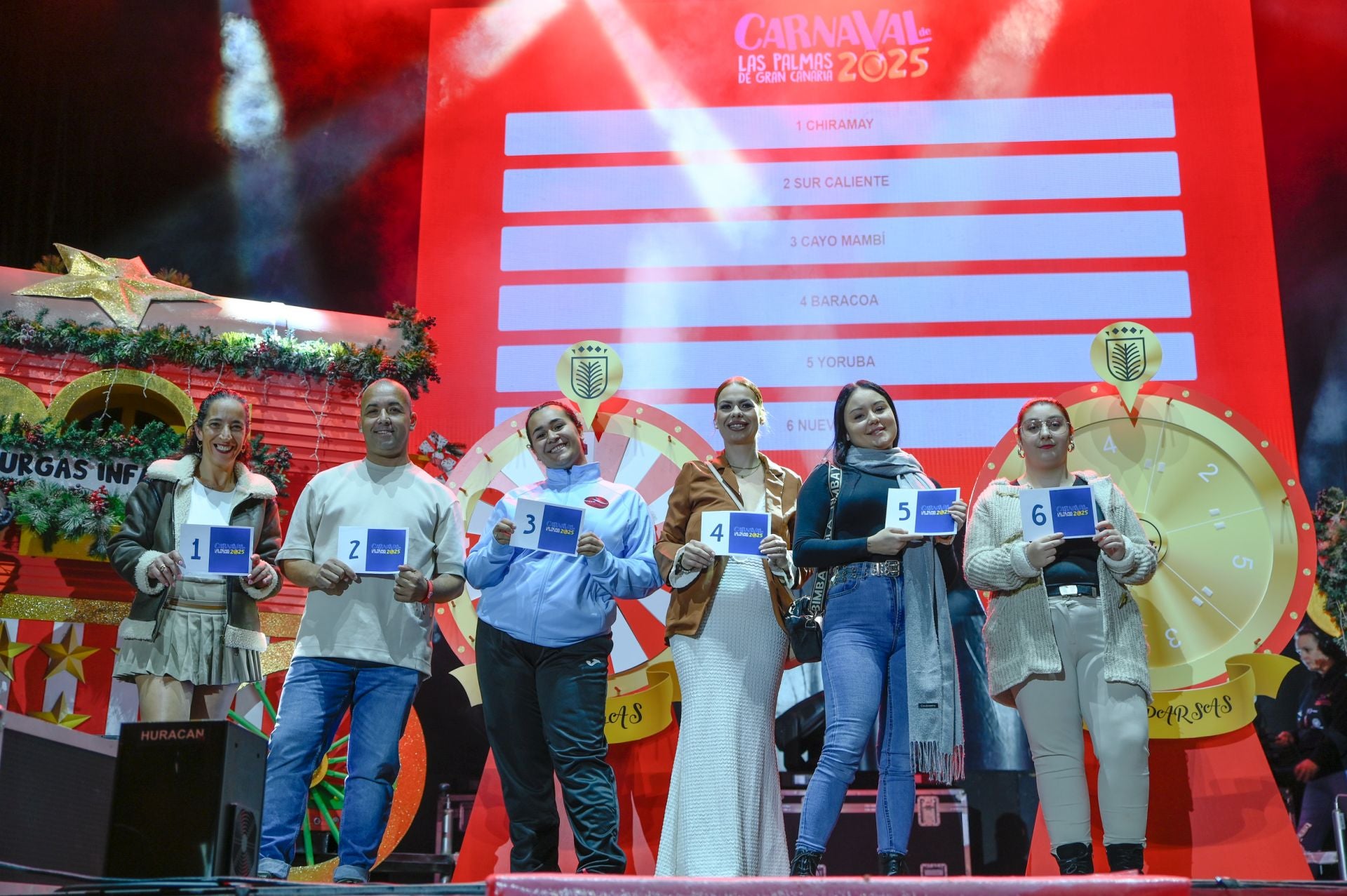 Imagen principal - Las comparsas adultas e infantiles y las murgas infantiles en el sorteo celebrado este viernes.