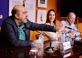 La consejera Guacimara Medina acompañó al dúo de humoristas en la presentación.