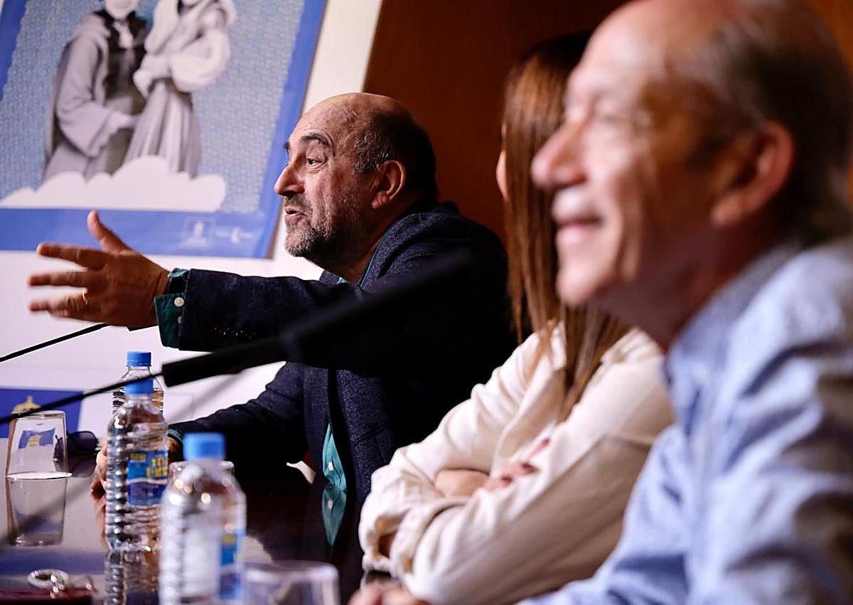 Imagen secundaria 1 - Diferentes momentos de la presentación de '¡Cuánto cuento!'.