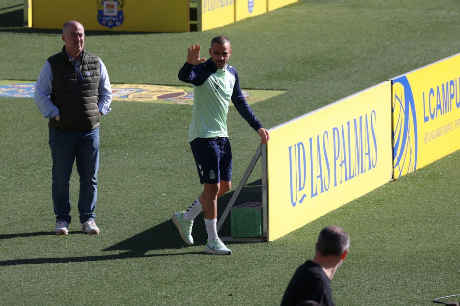 Baño de masas de la UD bajo el calor de sus aficionados