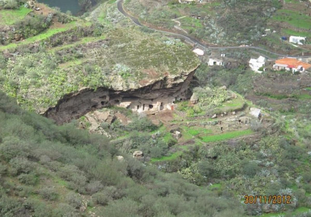 Vista del yacimiento arqueológico de Risco Caído.