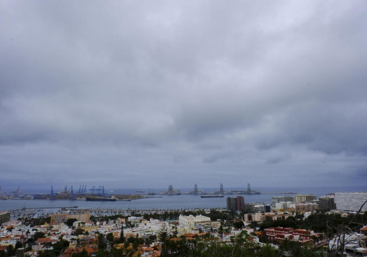 Imagen de archivo de cielos nubosos en Las Palmas de Gran Canaria.