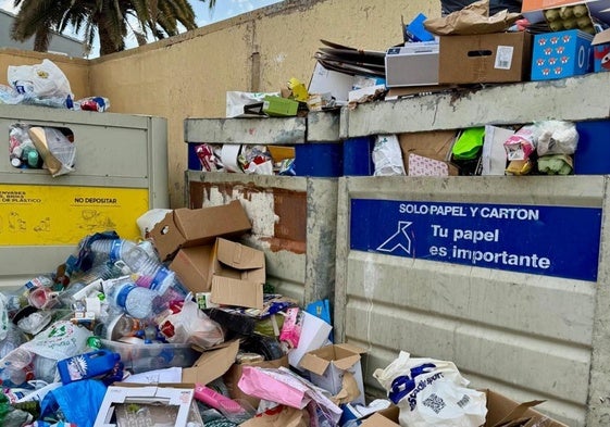 Estado que presentaban estos días los contenedores.