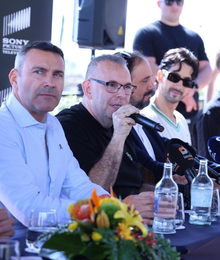 Imagen secundaria 2 - Los protagonistas de La Reina del Flow, «felices» por rodar en Lanzarote