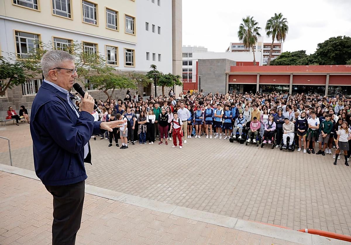 800 estudiantes participan en el concurso de redacción del Claret