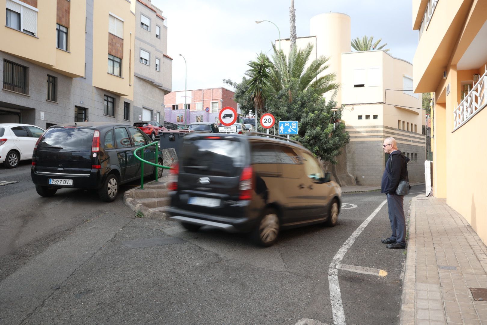 Vecinos de Lomo Apolinario solicitan reductores de velocidad en la calle Padre Pedro Sanz Sainz