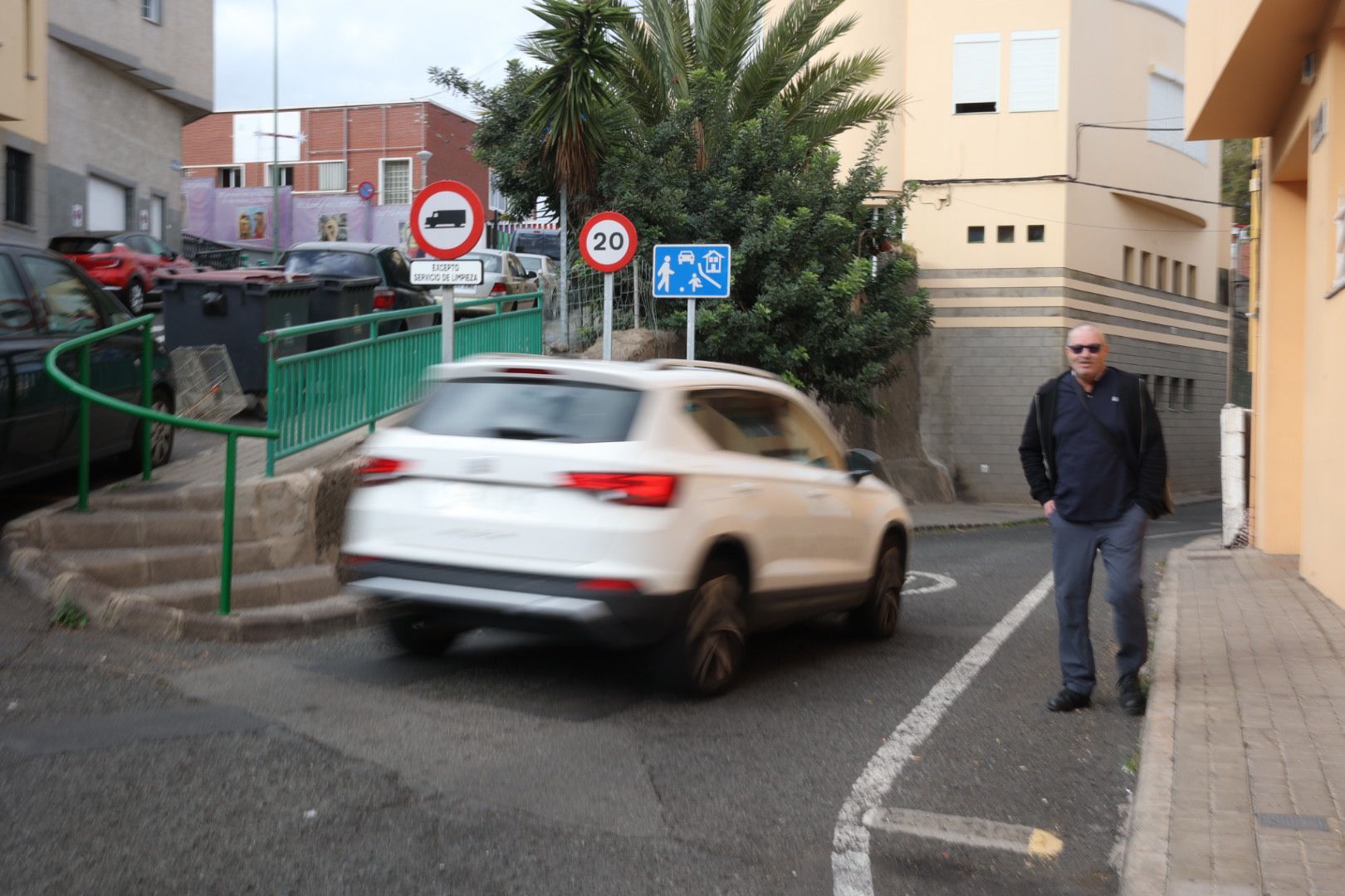 Vecinos de Lomo Apolinario solicitan reductores de velocidad en la calle Padre Pedro Sanz Sainz