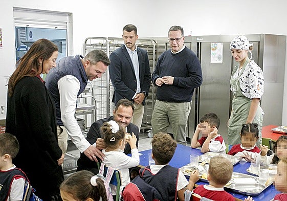 Visita al comedor del colegio de La Destila.