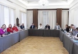 Imagen de la asmblea de la Asociación de Municipios Turísticos.