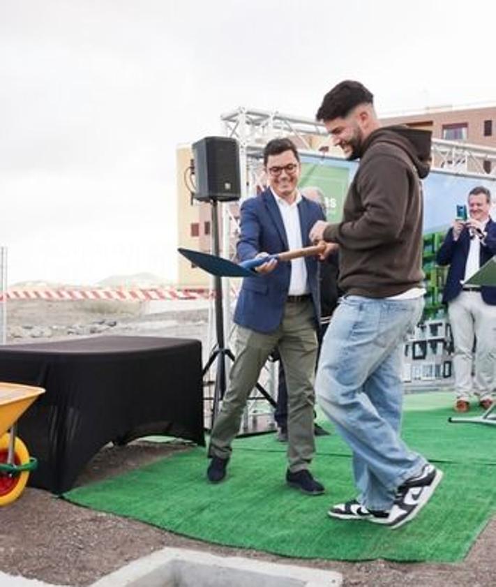 Imagen secundaria 2 - Colocación de la primera piedra de &#039;Las Musas Residencial&#039; en Las Palmas de Gran Canaria