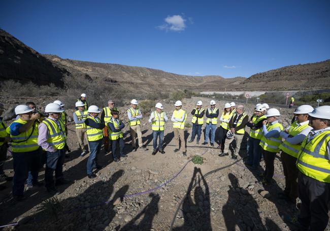 La restauración ambiental del barranco de Arguineguín fue una parada de la visita.