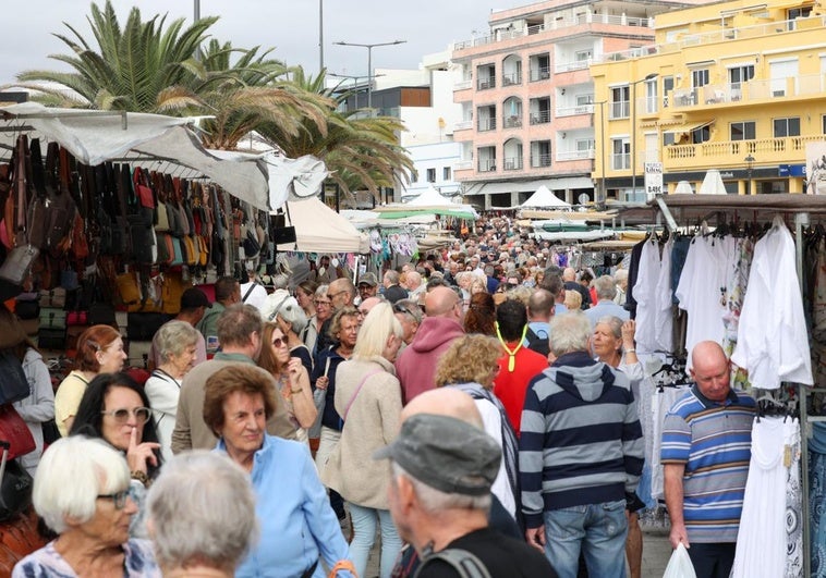 Mucha expectativa y cierto malestar en la mudanza del mercadillo de Arguineguín