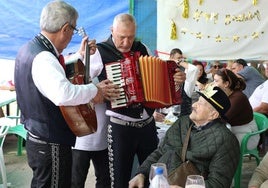 Los mariachis aportaron alegría y buena música a la convocatoria.