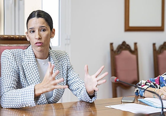 Aroa Revelo, consejera.