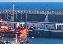 Los contenedores ubicados en el muelle de La Restinga, en El Hierro.