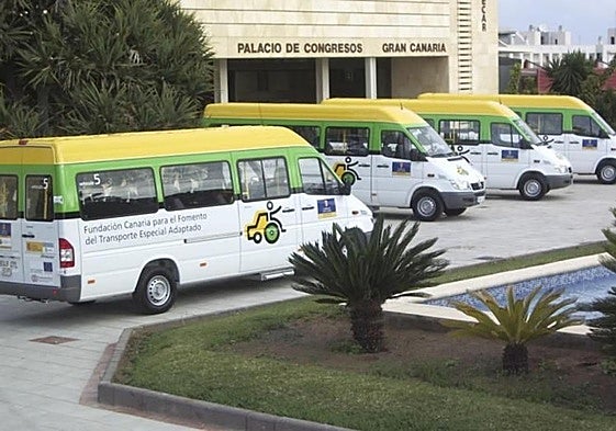 Vehículos de transporte adaptado de la Fundación Gran Canaria Accesible.