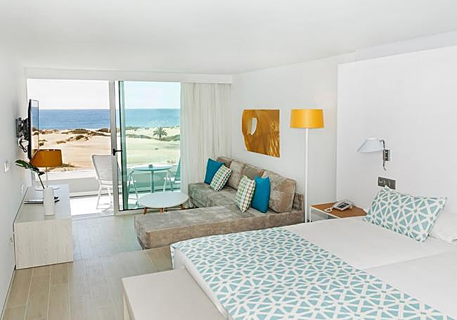 Imagen de una de sus habitaciones con vistas al mar.