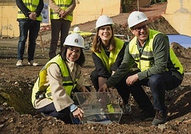 Así fue la colocación de la primera piedra de la futura pista multideportiva en la Vega de San José