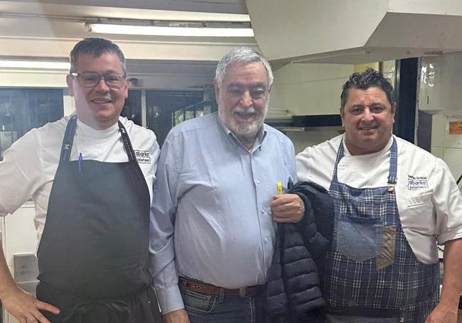 Con Gorka y Nacho el segundo y el chef del Abarka