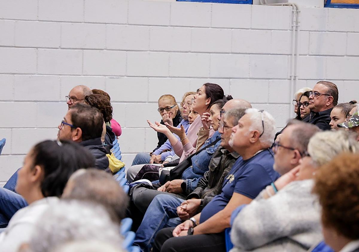 Imagen principal - Otros momentos de la reunión.