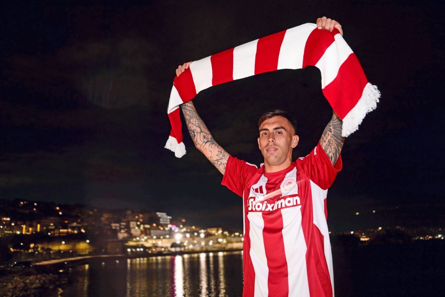 Jefté Betancor posa con su nueva camiseta.