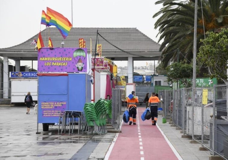 Puestos de comida en la trasera de Santa Catalina durante el carnaval de 2020.