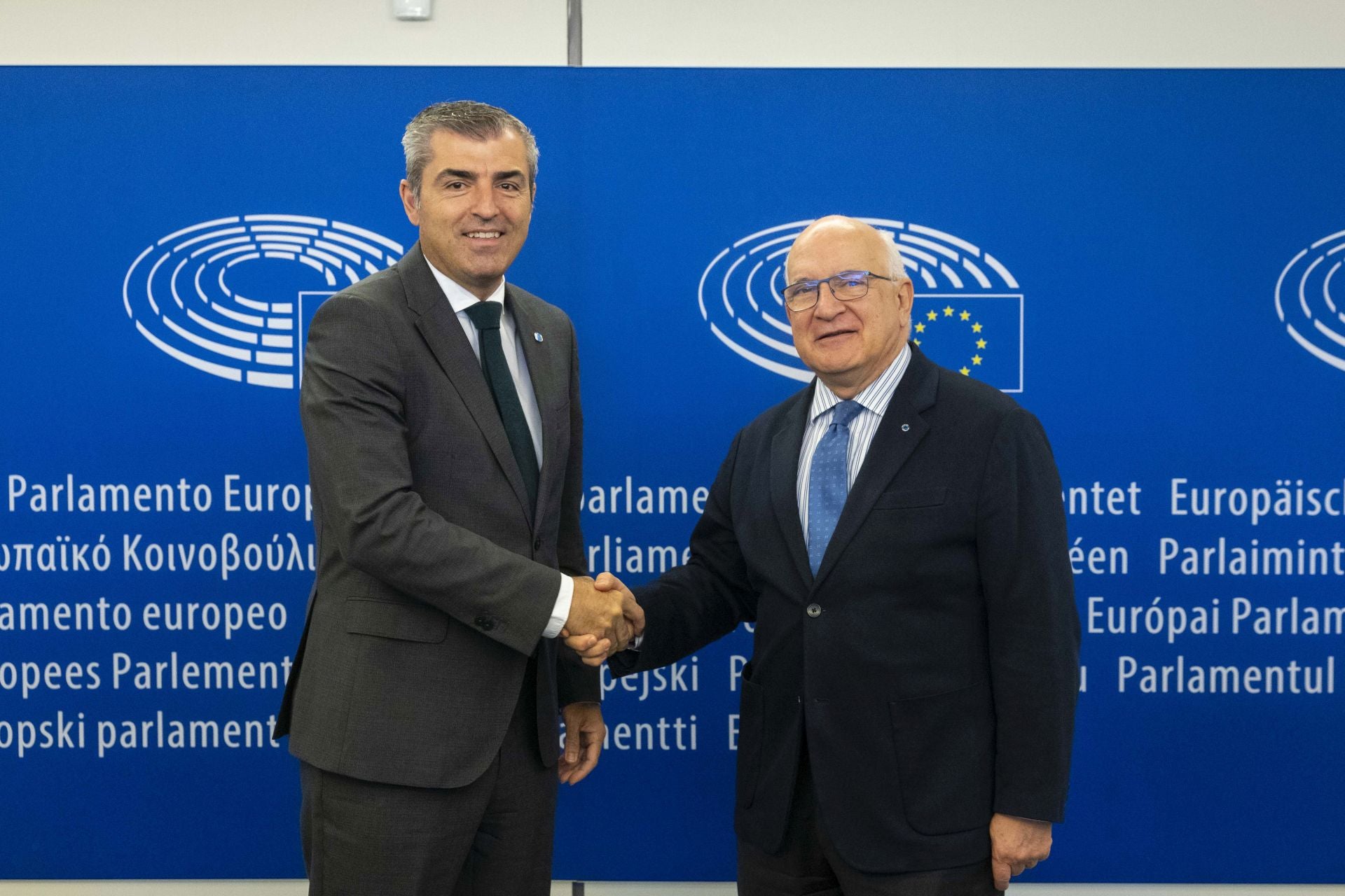 El vicepresidente del Gobierno de Canarias, Manuel Domínguez, junto al eurodiputado del Partido Popular Javier Zarzalejos.