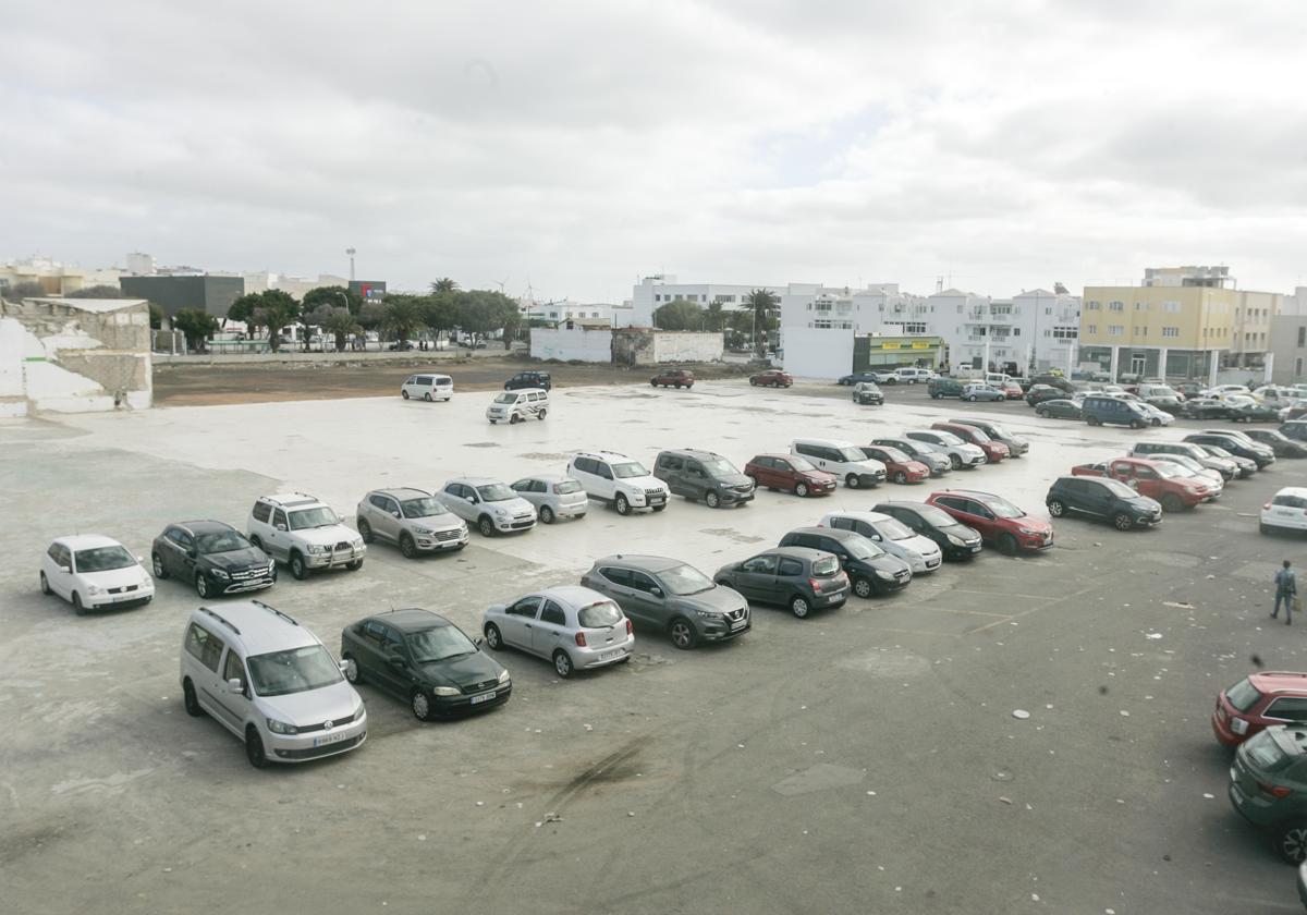 Solar para acoger la ampliación del centro comercial de referencia en Arrecife.