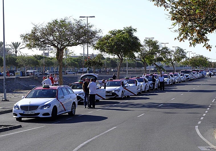 El sector del taxi se moviliza en el sur de Gran Canaria.