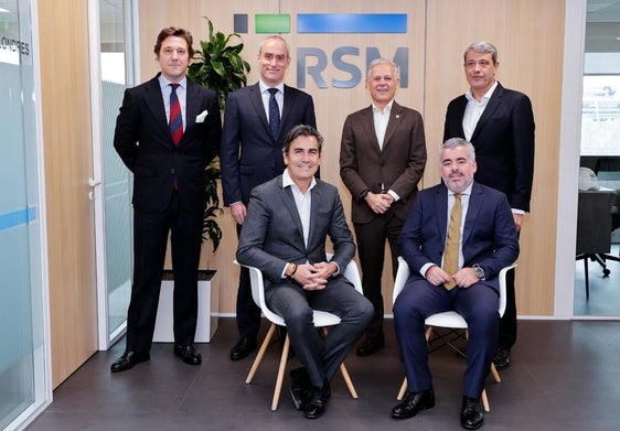 Inauguración de las nuevas oficinas de RSM España en la capital grancanaria. Arriba, de izquierda a derecha: Javier Rodríguez-Batllori (Tax & Legal), Eduardo Sánchez (Tax & Legal), Josep María Gassó (presidente) y David García (vicepresidente). Abajo, Javier Álvarez (Audit & Assurance) y Javier de Bethencourt (Tax & Legal).