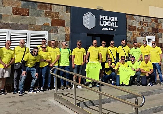 Agentes de la Policía Local que apoyaban el cambio de cuadrante.