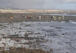 Imagen de los recursos de emergencias actuando en Playa Blanca, en Fuerteventura.